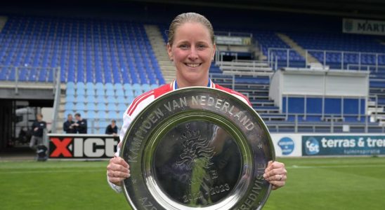 Nach fuenf langen Jahren sind die Ajax Frauen wieder Meister „Schaal