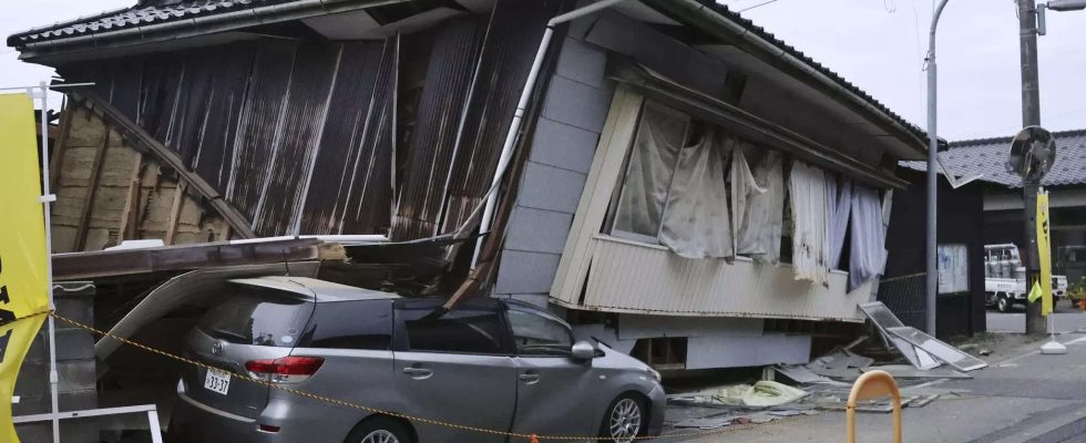 Nachbeben erschuettern Japan nachdem ein Erdbeben einen Menschen getoetet und