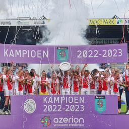 Nationaler Meister Ajax Women holt sich mit oeffentlicher Zeremonie in