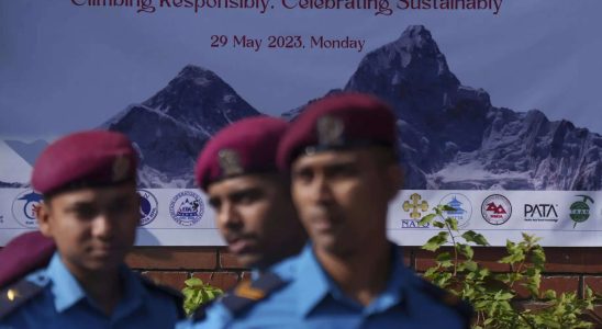 Nepal ehrt Sherpa Fuehrer und Kletterer anlaesslich des 70 Jahrestages der