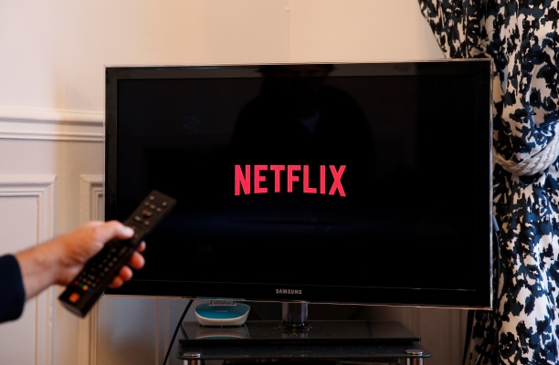 Netflix wirbt fuer die werbefinanzierte Stufe mit fast 5 Millionen