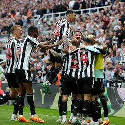 Newcastle macht mit einem grossen Sieg ueber Brighton einen grossen