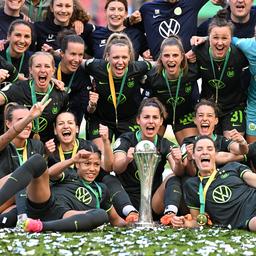 Niederlaender Wolfsburg gewinnt Pokal im Vorfeld des CL Finales in Eindhoven