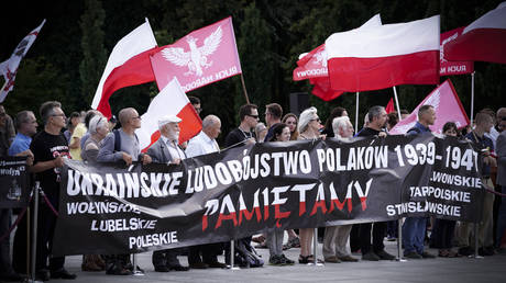 Polen moechte dass sich Selenskyj fuer das Nazi Massaker in der