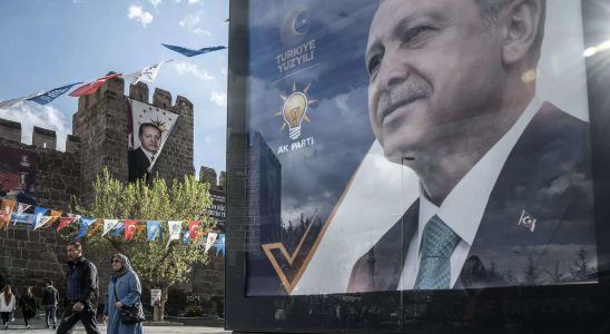 Tayyip Erdogan leitet Gebete am Vorabend des Kampfes um das