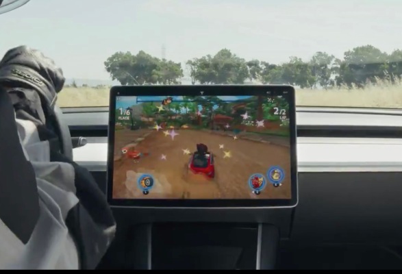 Tesla hat von der NHTSA die Genehmigung fuer die In Car Gaming Funktion