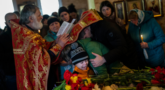 Ukraine Verwandte im ukrainischen Uman begraben Kinder die bei einem