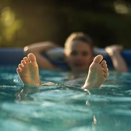 Verbot des Verkaufs von oberirdischen Schwimmbaedern in Suedfrankreich wegen Duerre