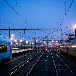 Verhaftungen nach schwerer Schlaegerei Leeuwarden Zugverkehr voruebergehend eingestellt Innere