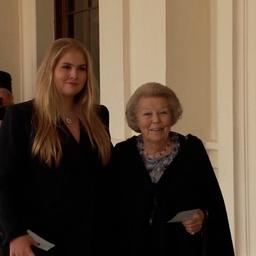 Videos Amalia und Beatrix beim Empfang im Buckingham Palace