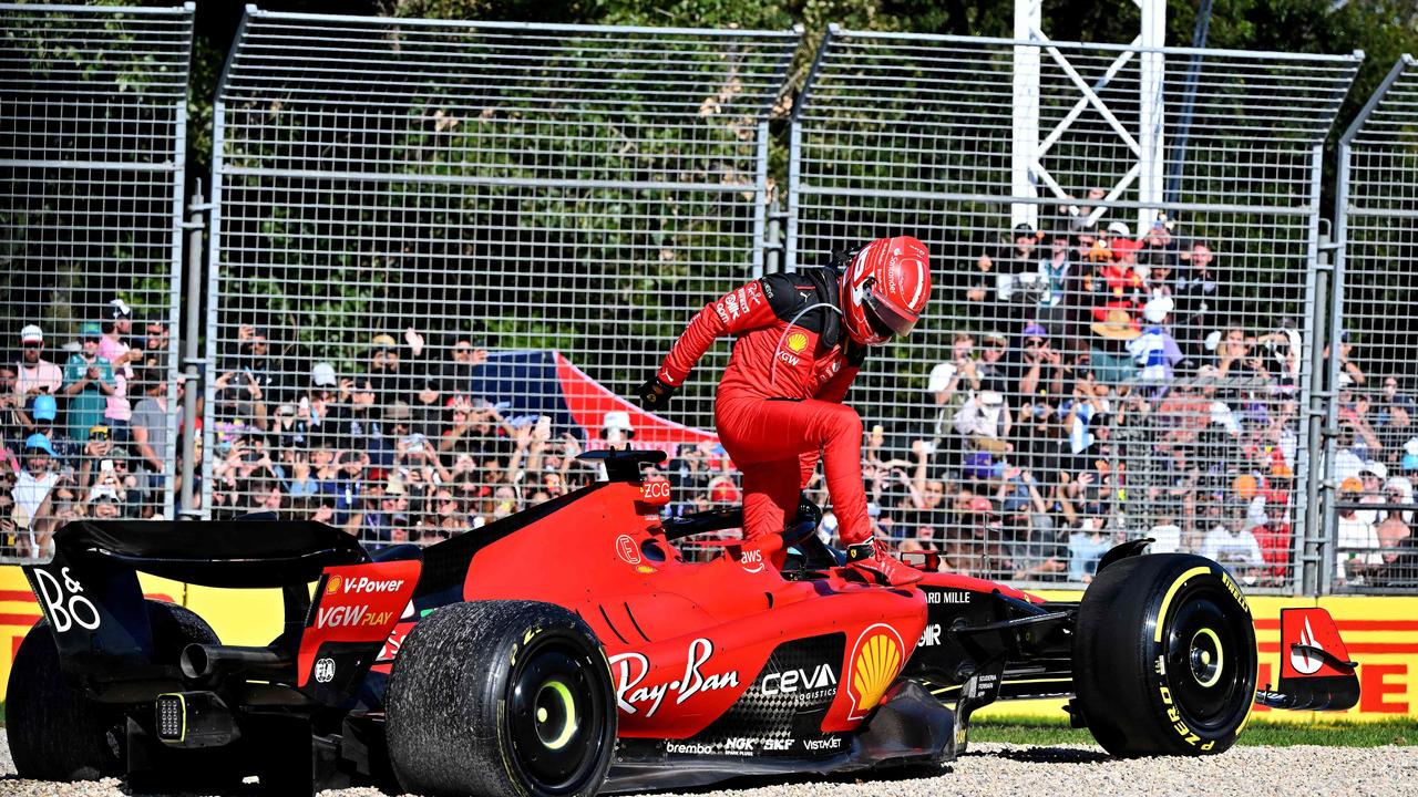 Bild aus Video: Leclerc stürzt im Qualifying mit hoher Geschwindigkeit