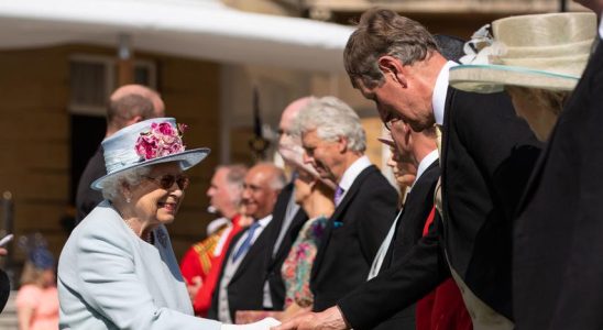 Was passiert auf den Gartenpartys die King Charles organisiert