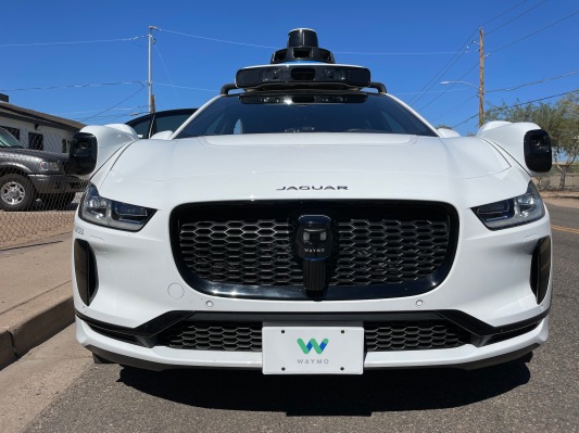 Waymo verdoppelt den Robotaxi Servicebereich in Phoenix um fahrerlose Fahrten zu