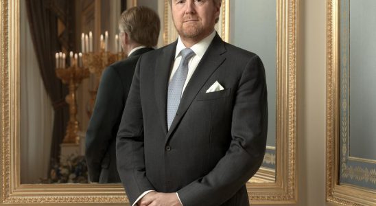 Willem Alexander posiert mit Mutter und Tochter zum Jubilaeum koenigliche