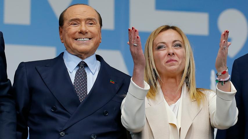 1686572381 272 Berlusconi sah sich als Jesus Christus der italienischen Politik Im