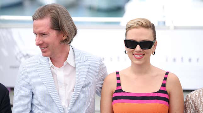 Wes Anderson und Scarlett Johansson promoten Asteroid City beim 76. jährlichen Filmfestival in Cannes 