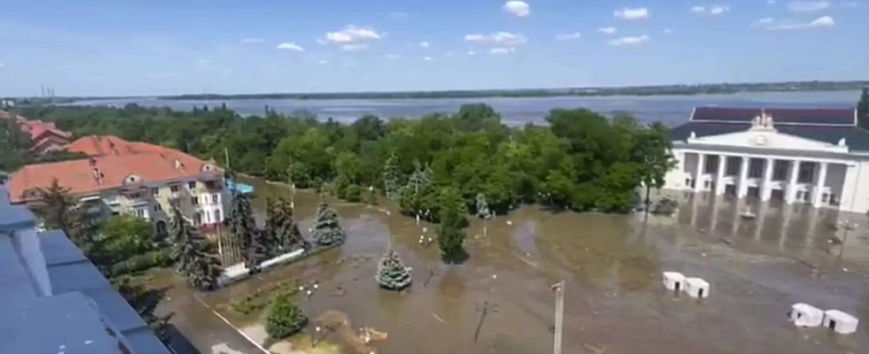 Acht Tote bei Staudammueberschwemmung in der Ukraine Russland