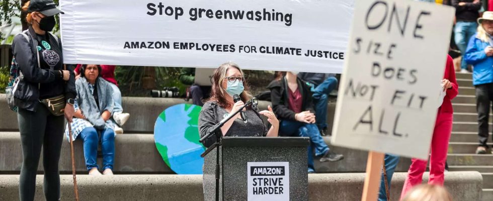 Amazon Amazon Mitarbeiter protestieren gegen Klimaschutz und Rueckkehr ins Amt