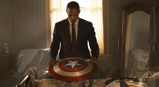 Anthony Mackie teilt neuen Captain America Titel BTS Aufnahme