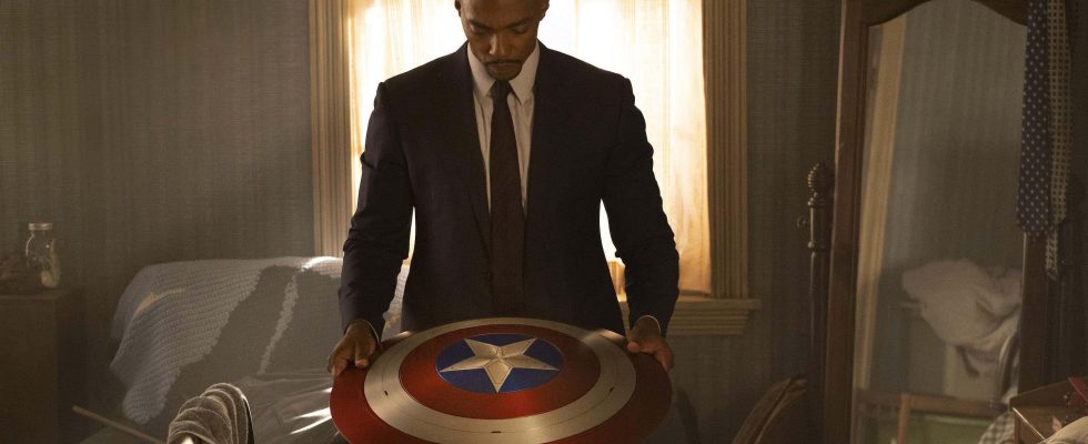 Anthony Mackie teilt neuen Captain America Titel BTS Aufnahme