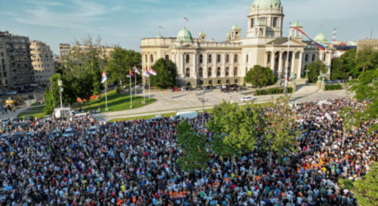 Belgrad Zehntausende demonstrieren in Belgrad gegen die Regierung