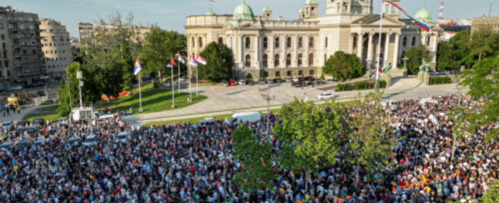 Belgrad Zehntausende demonstrieren in Belgrad gegen die Regierung