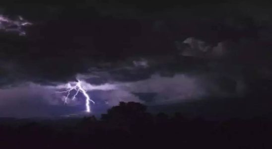 Blitzeinschlaege toeten zehn Menschen waehrend Regenfaelle vor dem Monsun die