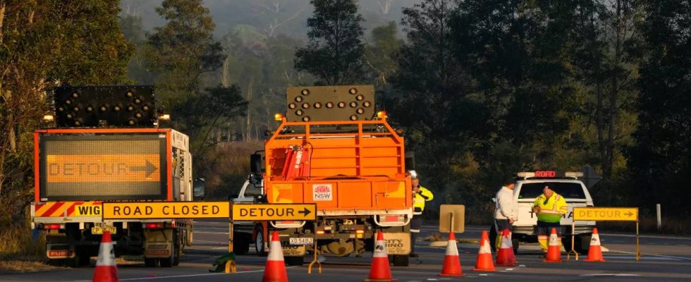 Bus mit Hochzeitsgaesten in der australischen Weinregion stuerzt ab und