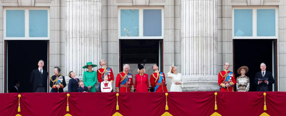 Charles Die britische Koenigsfamilie trifft sich zur Geburtstagsparade von Koenig