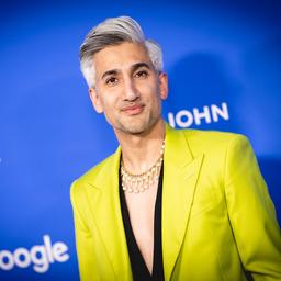 Der Queer Eye Stylist Tan France wurde wieder Vater Verleumden