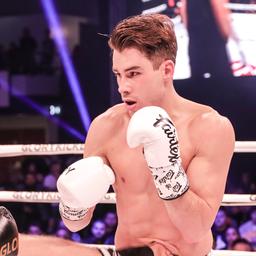 Der niederlaendische Kickboxer Overmeer holt sich bei GLORY in