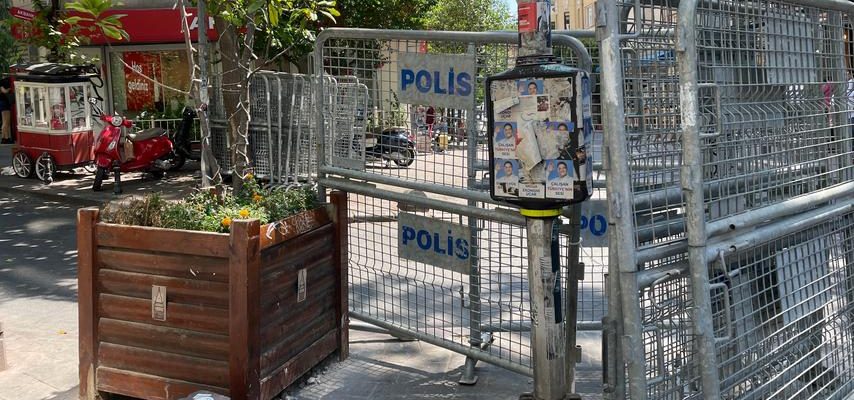 Die tuerkische lhbtiq Community erhaelt die Botschaft Werde unsichtbar Im