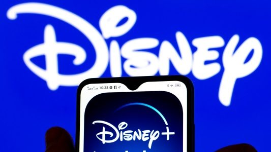 Disneys Hotstar bietet kostenloses mobiles Cricket Streaming in Indien an und