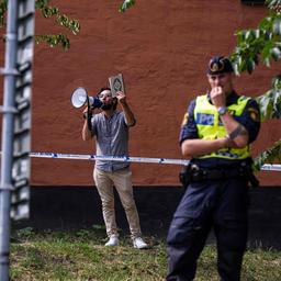 Ein weiterer Koran brennt in Schweden nachdem die Regierung es