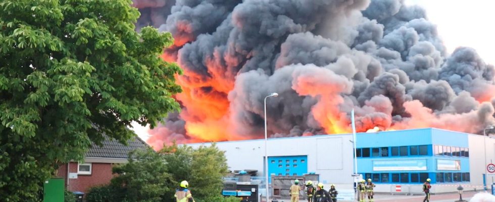 Feuer in Geschaeftslokal Ter Aar unter Kontrolle Innere