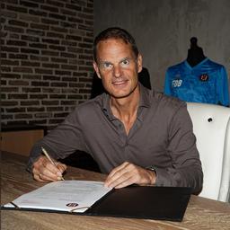 Frank de Boer feiert sein Comeback als Trainer und tritt