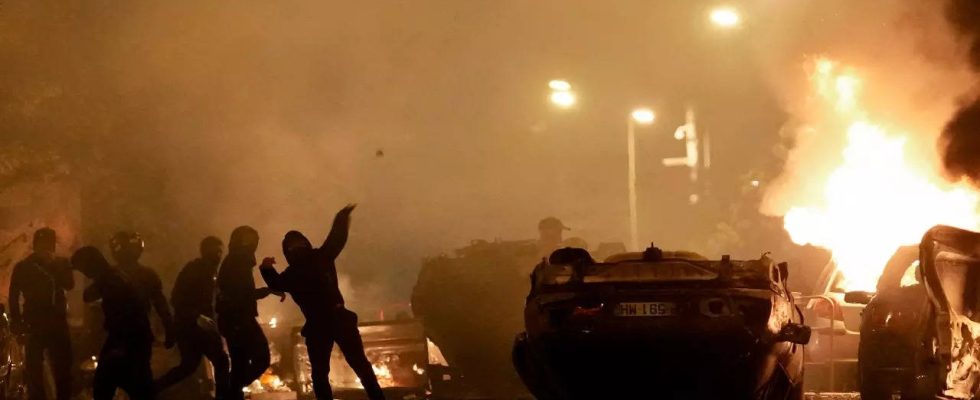 Franzoesische Polizei und Demonstranten stossen in mehreren Staedten zusammen nachdem