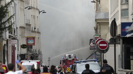 Gewaltige Explosion zerstoert Gebaeude in Paris VIDEOS – World