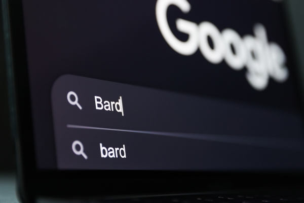 Google behauptet dass Bard sich in Mathematik und Programmierung verbessert