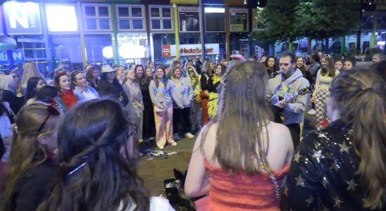 Harry Styles Fans schlafen wegen Stoerung im Ziggo Dome Rotes Kreuz