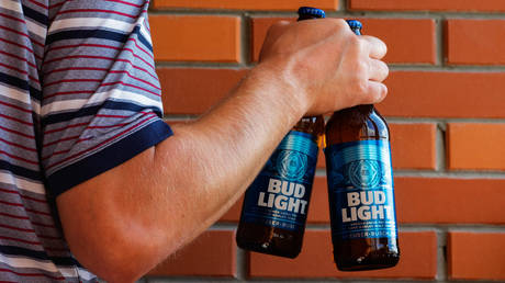 Hersteller von Bud Light wegen kundenverspottender Werbung verurteilt – World