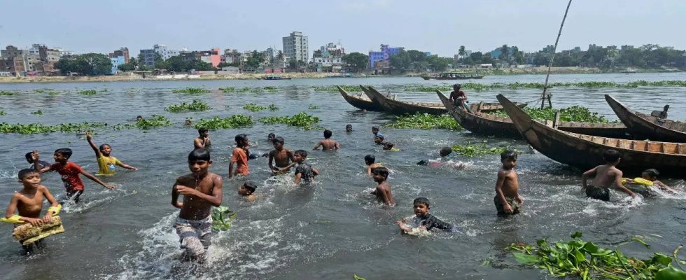 Hitzewelle in Bangladesch fuehrt zu Schulschliessungen und Stromausfaellen