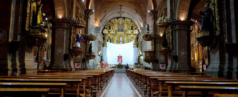 Kirche Spaniens katholische Kirche findet ueber acht Jahrzehnte hinweg Hunderte