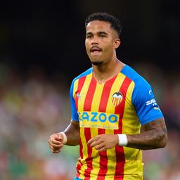 Kluivert geht in die Premier League und vollendet eine einzigartige