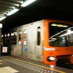 Mann starb nachdem er zwischen Rolllaeden der Bruesseler U Bahn Station eingeklemmt