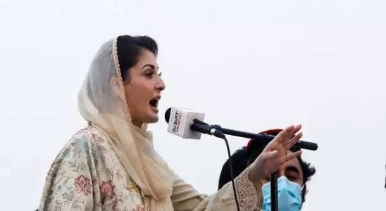 Maryam PTI kann nach Ueberlaeufern in eine Rikscha passen Maryam