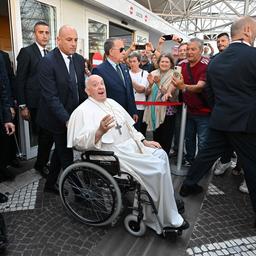 Papst Franziskus verlaesst Krankenhaus neun Tage nach Bauchoperation Im