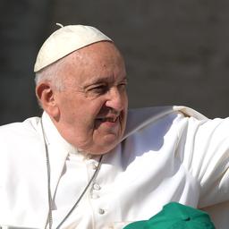 Papst Franziskus wartet auf eine Bauchoperation und muss mehrere Tage