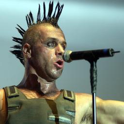 Rammstein Saenger schickt Anwaelte zu Frauen die ihm Fehlverhalten vorwerfen