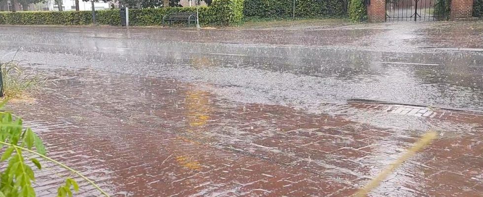 Schauer verursachten oertlich Ueberschwemmungen es gab jedoch keinen echten Sturm